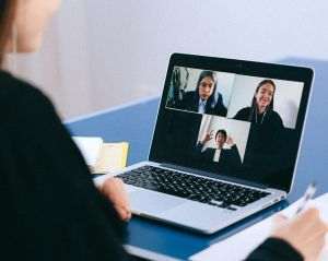 Zoom estimează că veniturile sale vor creşte cu 43%, până la 3,7 miliarde dolari